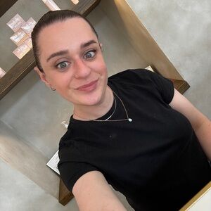 Meet your Posher, Kayla